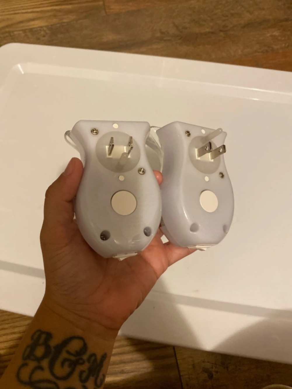 wall plug - Picture 2 of 2